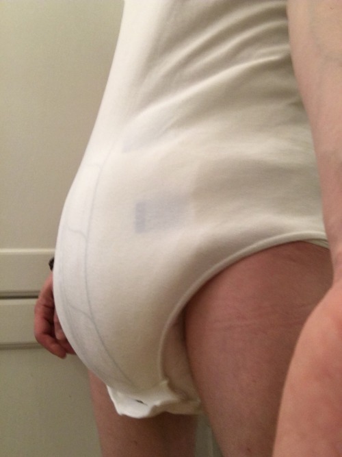 diaperedducktail:  I need a onesie to hold this one firmly in place, so heavy and huge!
