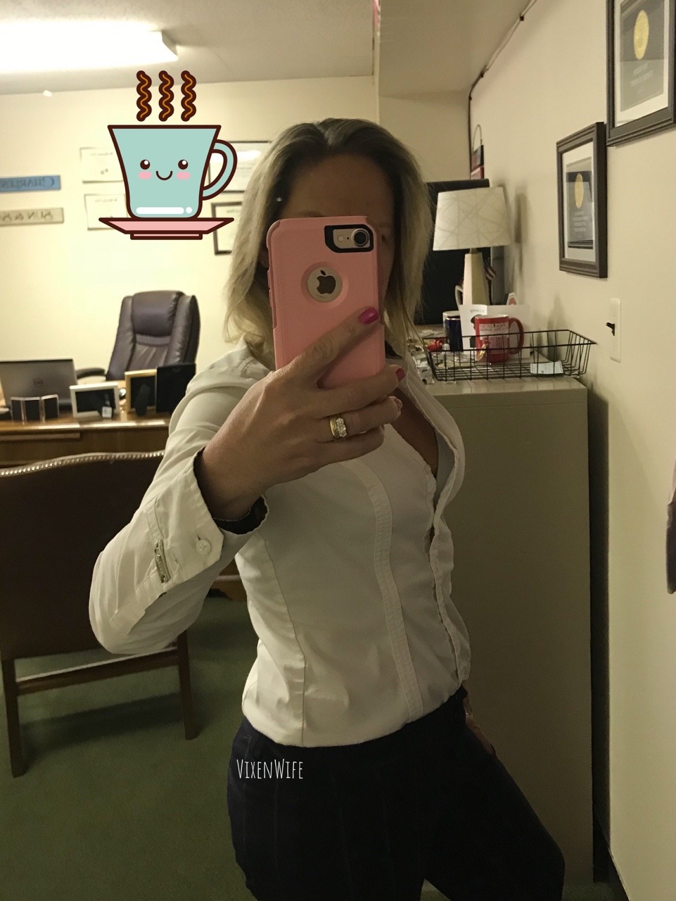 ohiofitvixen:  Just a sneaky office shot for ya 😊 Yeah I’m using the coffee