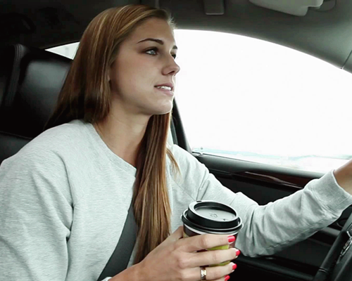 bihonest:   -hang-loose-:  Ugh😍  Alex Morgan and coffee could this picture get