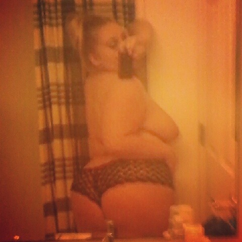 fattyfantasy:  mzboop55:  Come rub me down  Mmmm gladly