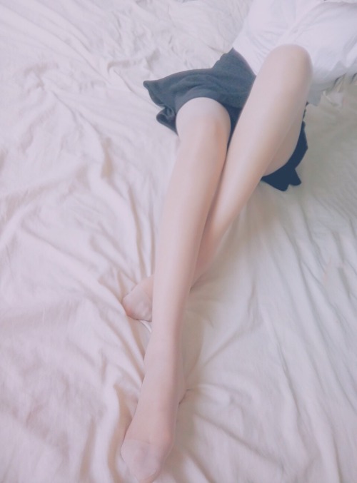 mywanderme: xiaoyaobaby:经典黑白配，早安咯 好想抱着亲