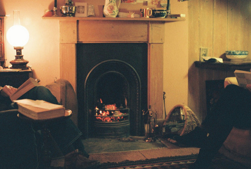 unterihremkissen:  Reading Beside the Fire by tomspearing on Flickr. 