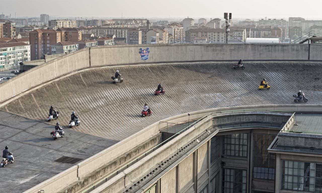 vespapapapa:  Rooftop riding!! Love Vespa!! Thanks Fiat!!