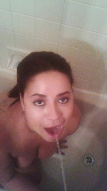 breezybunz:  Love to drink daddy’s piss