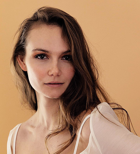 Andi Matichak Sexy