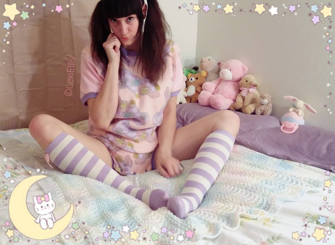 ablittleprincedl:  lilalexiaellis:  Dreamy baby (1 of 7). 🍼💟 #abdl #ageplay