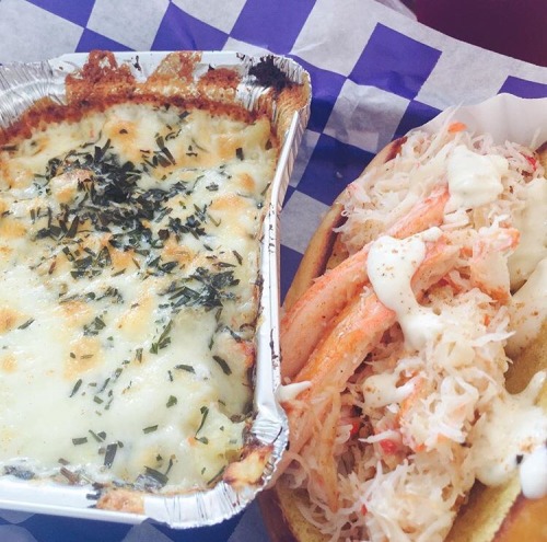 afro-arts:  The Crabby Shack  thecrabbyshack.com // IG: thecrabbyshack  Brooklyn, NY  CLICK HERE for more black owned businesses!   I NEED to go here 