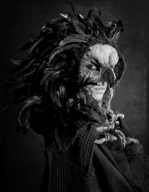 blackoutraven:  Bird Queen  LARP  Bird mask by: Cassandra Mélena Kammerer. Please leave credit up.