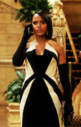 scandalmoments:  Olivia Pope rocking Rubin Singer dress in More Cattle Less Bull.  The fit doesn&rsquo;t look right