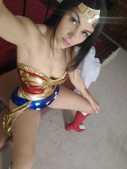 love-cosplaygirls:  Wonder Woman by Valentina Nappi