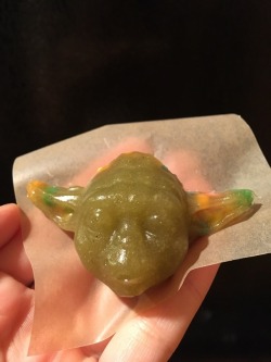 royallyoily:I made my bestie (2) 400 mg Yoda gummies. Funny thing is though, he thought they were 200 mg each. Not 400mg. So he ate both of them and had a really long nap. 🤤😂  Omg how did he not die?! Lmao 800mg?! Wow what a legend