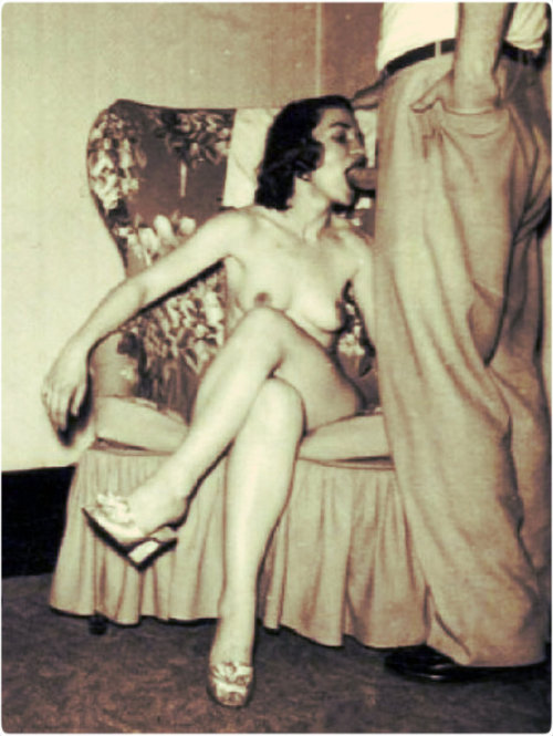 laradestinyworld:He just dropped in for a blow job