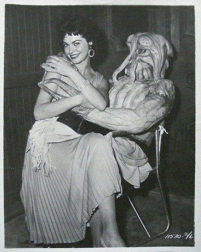 blueruins:Valerie Allen and alien from I MARRIED A MONSTER FROM OUTER SPACE (1958).is this the prequ