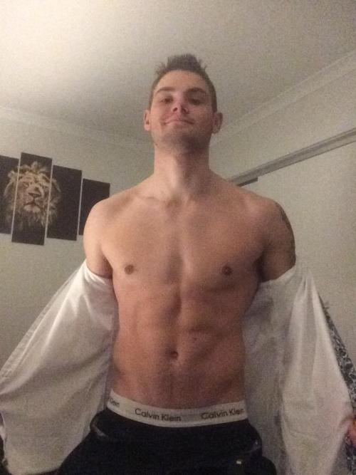 bcallifornia: #MUSCLE #HOTTIE #BIGDICK #SELFIES