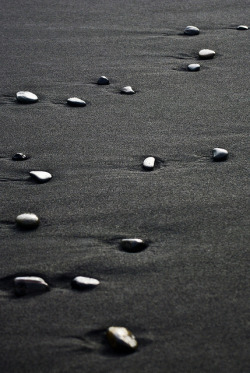 hybrid-orb:  The beach by nyazilla79 on Flickr.