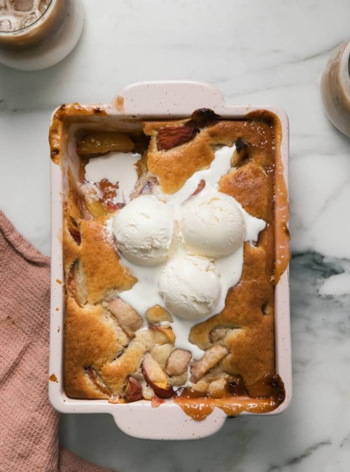 fullcravings: Easy Peach Cobbler