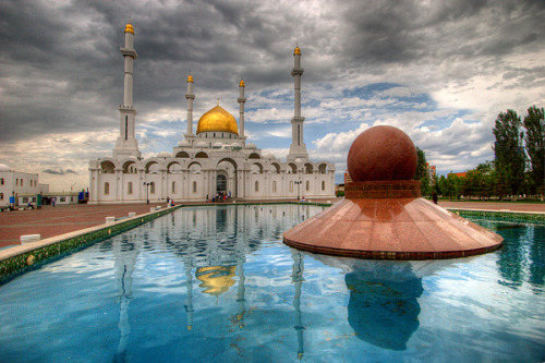     The Nur-Astana Mosque (Kazakh: Нұр-Астана мешіті‎), is a mosque located in the city of Astana, t