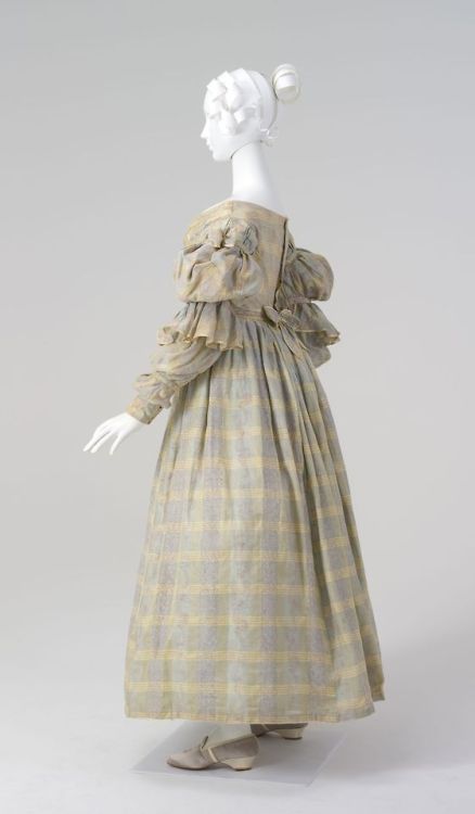 lesmiserablesfashions: Day dress c. 1835 [x]