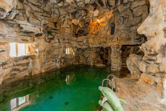 Porn House with Private Scuba Diving Tunnels for photos