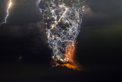 itscolossal: Towering Plumes of Volcanic Smoke Mix With Streaks of Lightning in Photographs by Franc