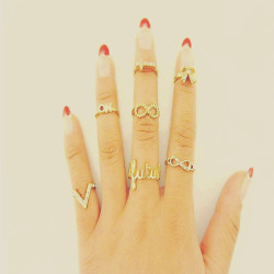 laceyfashionista:  knuckle rings set 