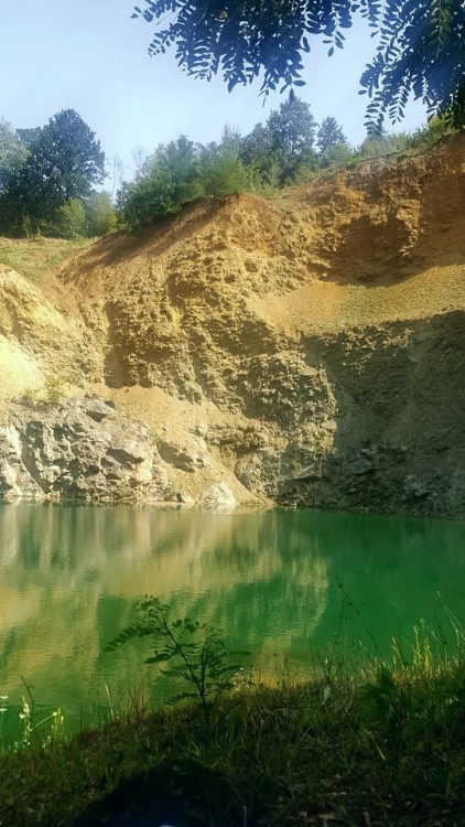 me and my friend recently discovered this beautiful abandoned quarry, and we did some cliff jumping 