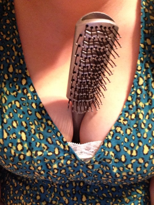 hairbrushlove:  She is fun