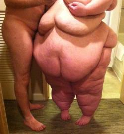 mycorspeisazombie:  hellothefatterthebetter:  ramblerpl:  OMG!  mmmmm this really brings home how gloriously big and curvy some women are. I would be proud to stand naked with someone that fat!! :D      (via TumbleOn)