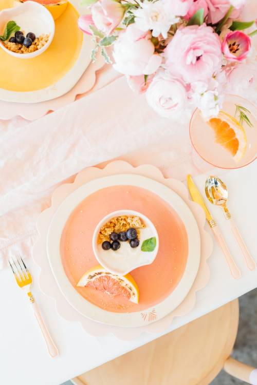 A Perfectly Pastel Easter Table Idea  // Sugar &amp; Cloth♥ Follow For Recipes, DIYs, Ect. ♥