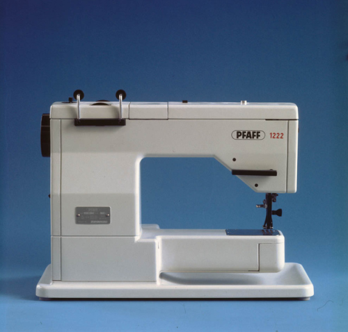 Hans Gugelot, sewing machine, 1972. Foto: Gustav Hildebrand. © SLUB / Deutsche Fotothek