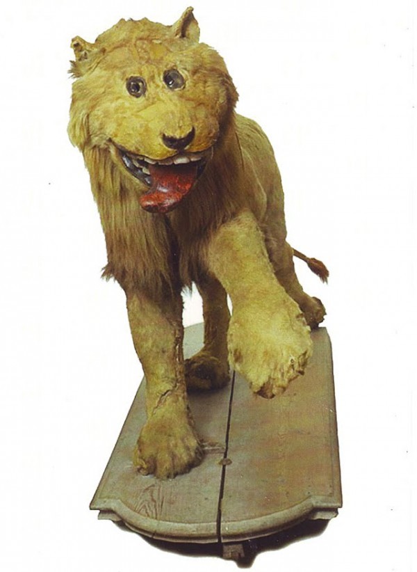 villiljos:  tofslan:  taxidermyextaordinaire:  In 1731, King Frederick I of Sweden