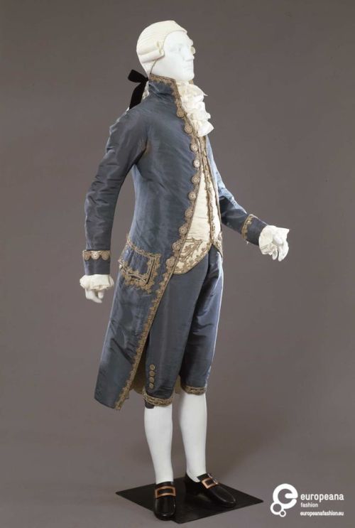 lookingbackatfashionhistory:• Man’s costume. Date: 1700-1799