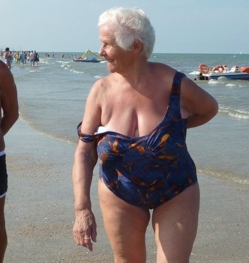 Wow…what a sexy beach granny!Date YOUR sexy old granny here!