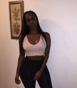 darkskinnedblackbeauty:  ig: xsamrahx 