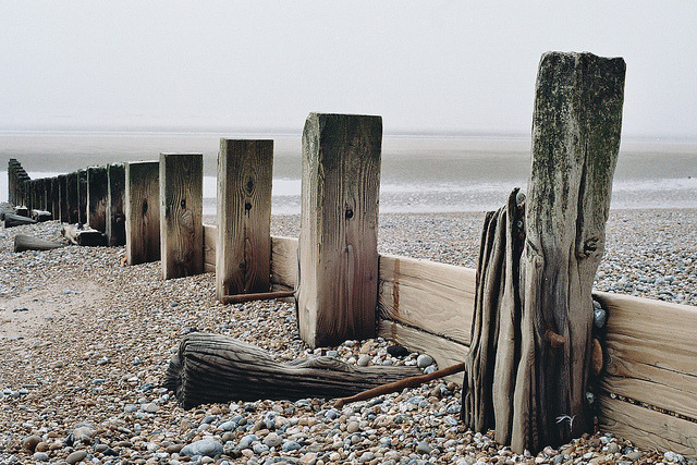 sinkling:  Groyne by Panchromatic Gargle Blaster on Flickr. 