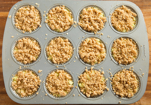 foodffs:  Caramel Apple Mini Cheesecakes with Streusel Topping Really nice recipes. Every hour.   