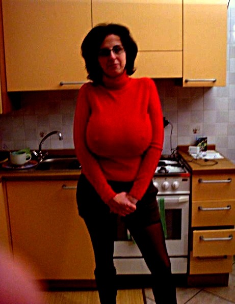 bestmomsever: would you bang her if she was your mom? Damn right!!!