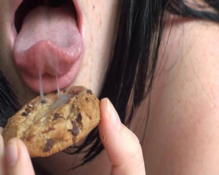 the-art-of-cum-on-food:  close-up galore! 
