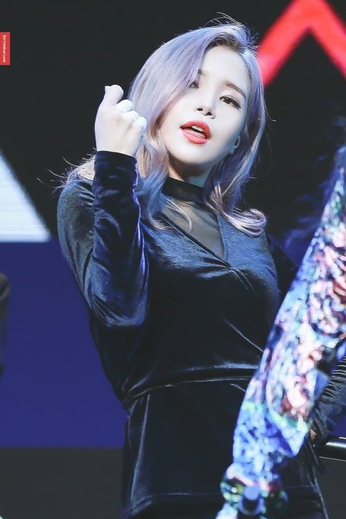 fy-yongsun:171210 Solar @ Finger Band Festival © SOL | do not edit or crop the logo.