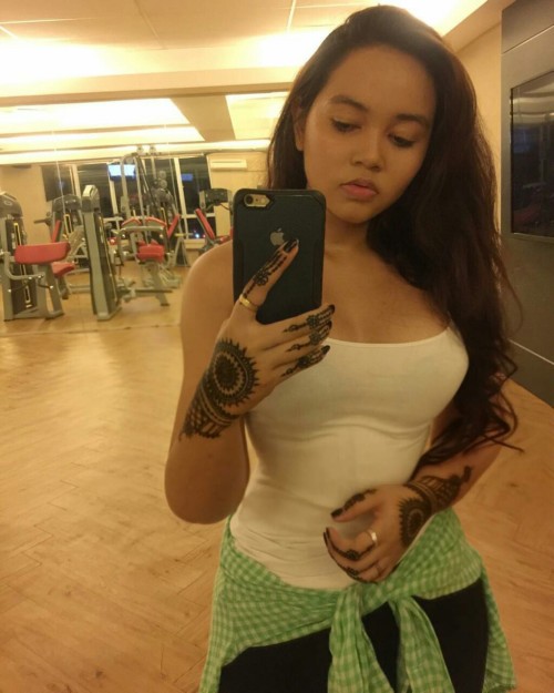 awekcomel: Adorable, need to workout more