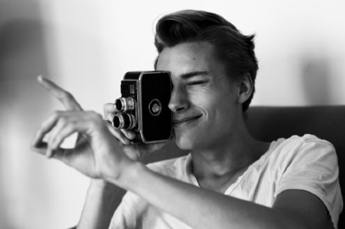 islannd:  lushmilk:  nuddily:  r-iviere:  I would love a boyfriend who took a lot of pictures, even though I don’t like pictures of me. Me doing something completely random and him saying “wait, wait wait. Stay right there!”And he takes his camera