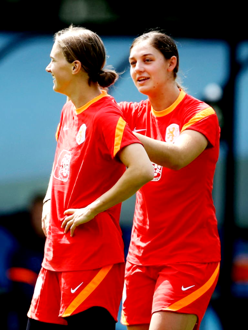 nedwnt: Vivianne Miedema &amp; Aniek Nouwen during training at the KNVB Campus on June 9, 2022 i