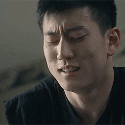 kuaytalk:  moreasiansplease:  http://www.queerclick.com/asians/images/2013/02/jake-choi-4.gif