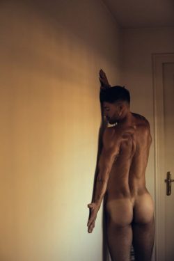 male-female-beauty:Andrés Zurdo by Ángel