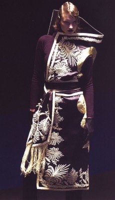 ridiculouslygudlooking:  Alexander McQueen