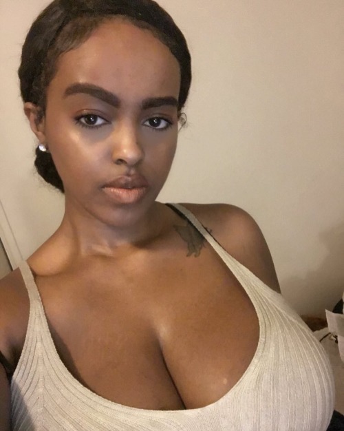 ebonyluvjazz:  redstripeking:  MsRTaye  😍😍😍😍😍