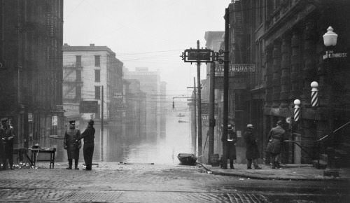 January 26th,1937, the Ohio River’s gauge levels reached 79.9 feet in Cincinnati. 25 feethigher than