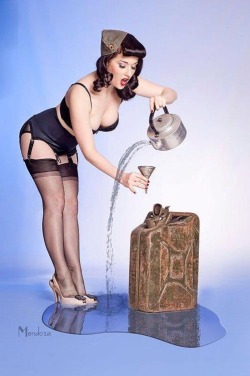 alternative-pinup:  Alternative Pinup girl