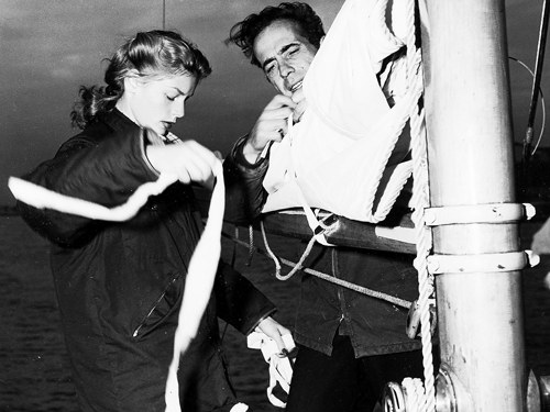 :Humphrey Bogart and Lauren Bacall sailing.