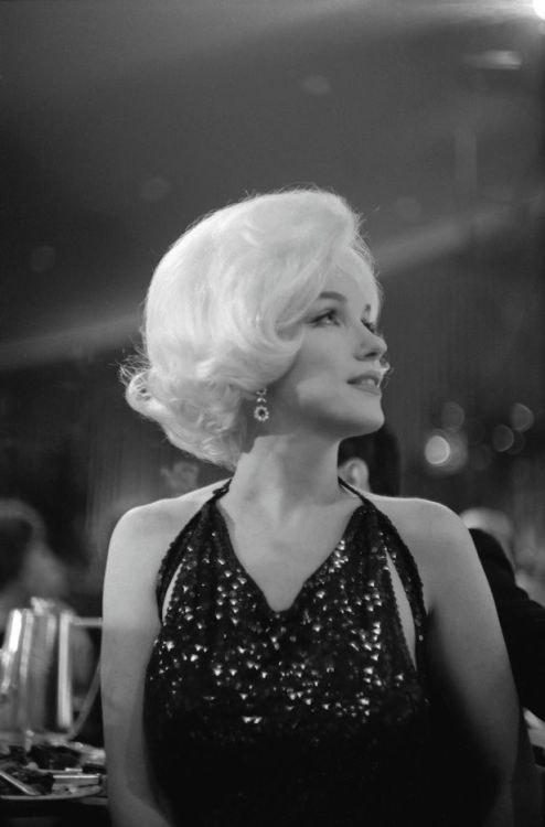 thediaryofmarilynmonroe:I attended the Golden Globe Awards where the foreign press give their “Oscar